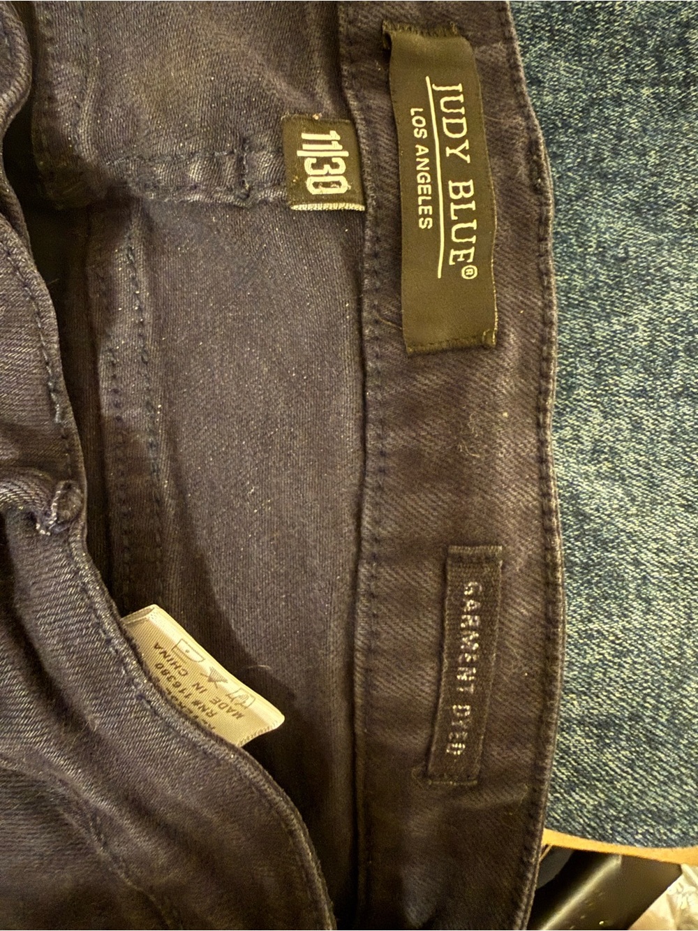 Judy Blue Navy Garment Dyed Cropped Jeans 11/30 - Picture 3 of 3